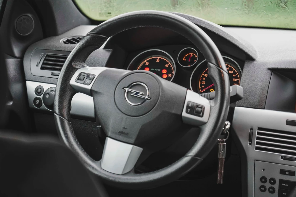 Opel Astra GTC 1.7 CDTi ecoFLEX 8