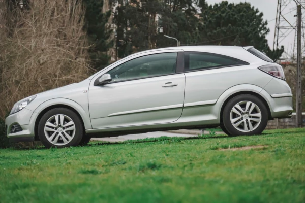 Opel Astra GTC 1.7 CDTi ecoFLEX 4