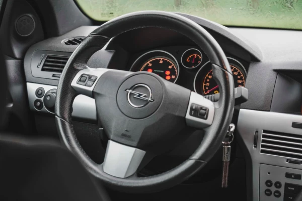 Opel Astra GTC 1.7 CDTi ecoFLEX 8